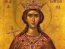 Sfânta Muceniţă Varvara a trăit pe vremea împăratului Maximian (284-305) la Heliopolis (Helenopont / Helespont). Era fiica unui păgân cu numele Dioscur (sau Dioscor), care o ţinea sub pază, într-un […]