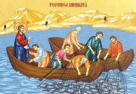 „În vremea aceea Iisus şedea lângă lacul Ghenizaret şi a văzut două corăbii oprite lângă ţărm, iar pescarii, coborând din ele, spălau mrejele. Atunci El, urcându-Se într-una din corăbii, care […]