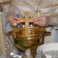    Cuvântul grecesc „aghiasmă” însemnă sfinţire. La noi, prin acest termen se înţeleg atât apa sfinţită, cât şi slujba sfinţirii. Aghiasma mică se mai numeşte şi „sfeştanie” (cuvânt slavon), care înseamnă [&hellip;]