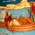 În vremea aceea Iisus şedea lângă lacul Ghenizaret şi a văzut două corăbii oprite lângă ţărm, iar pescarii, coborând din ele, spălau mrejele. Atunci El, urcându-Se într-una din corăbii, care […]