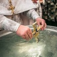    Sfintirea caselor credinciosilor se face prin stropirea cu Aghiasma Mare in Ajunul Bobotezei si prin slujba sfestaniei ce se savarseste la mutarea in casa noua si care se repeta [&hellip;]