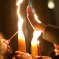 „Dintr-odată, tot Mormântul se umple de Sfânta Lumină. Este o Lumină albastru-deschis. Te cutremuri. Ieşi din sine. Este o flacără mare albastru-deschis care zboară. De la această flacără se umple [&hellip;]