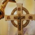 Un tânăr dornic de aleasă învățătură s-a dus odată la o mănăstire, să-i ceară sfat unui bătrân călugăr: – Părinte, dați-mi, vă rog, o carte din care să pot învăța [&hellip;]