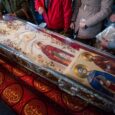 Minunile savarsite de Sfanta Cuvioasa Parascheva au facut ca, an de an, numarul pelerinilor care strabat drumul spre Iasi sa fie tot mai mare. Astfel, inca din ajun, mii de […]