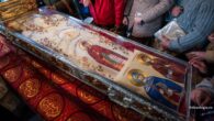 Minunile savarsite de Sfanta Cuvioasa Parascheva au facut ca, an de an, numarul pelerinilor care strabat drumul spre Iasi sa fie tot mai mare. Astfel, inca din ajun, mii de […]
